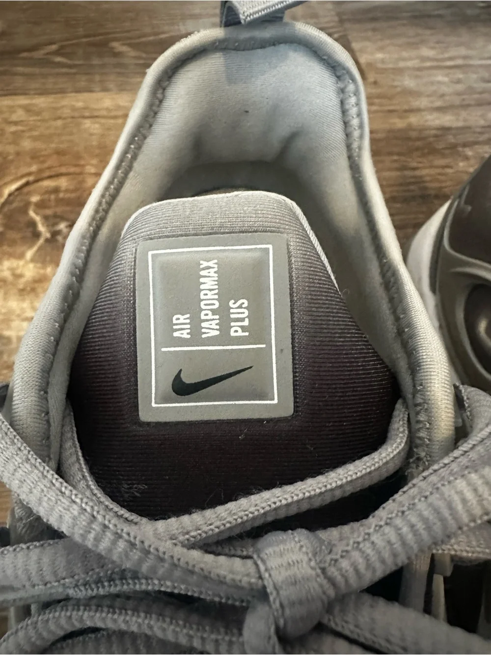 Nike Men’s Black and Light Gray Lace-Up Sneakers Vapor Max Plus S7
